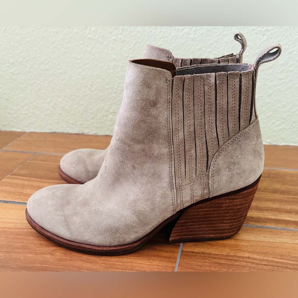 Kork-Ease Cinca Suede Ankle Boot in Taupe Size: 10